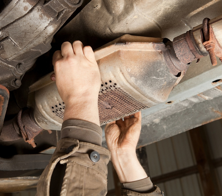 Каталитический нейтрализатор: ресурс, признаки поломки и чем опасен «выброс катализатора»